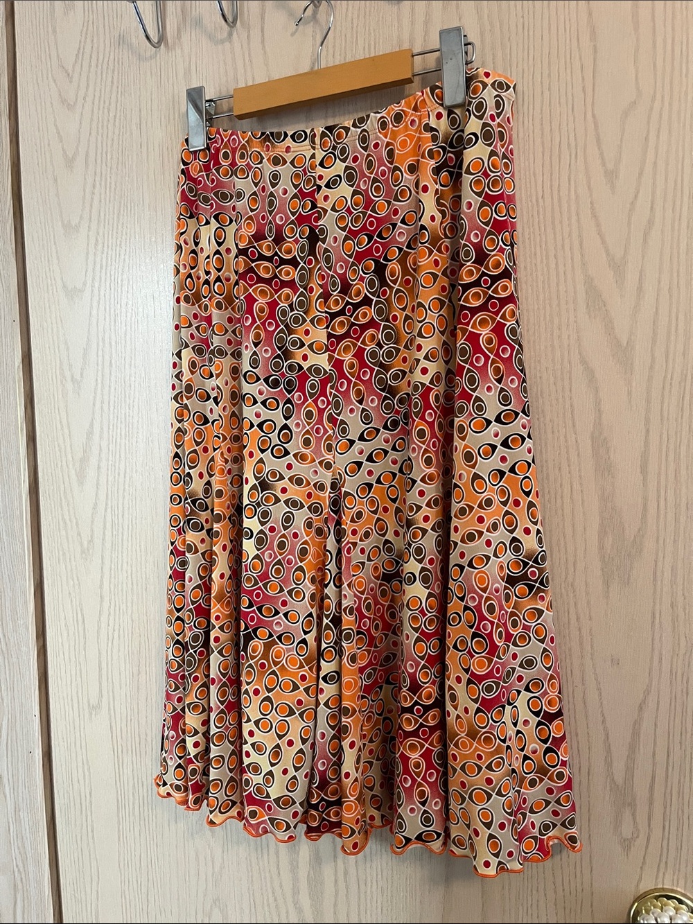 Retro Circle-Print Midi Skirt in Orange & Red